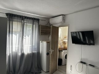 Decebal, Piata Alba Iulia,